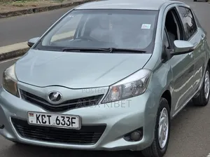 Toyota Vitz 2011 Green