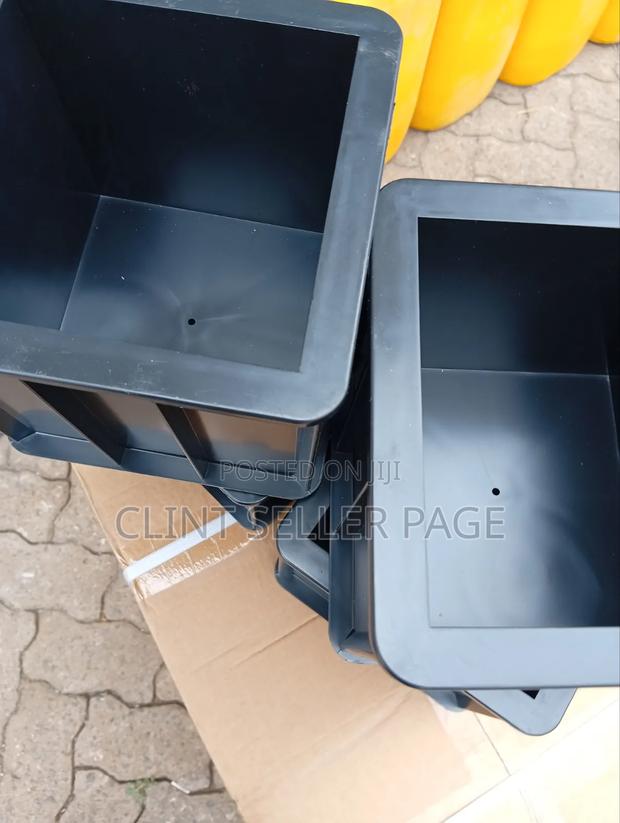 Construction Grade Plastic Cube Moulds - thumbnail 2