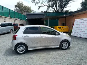 Toyota Vitz 2005 Silver