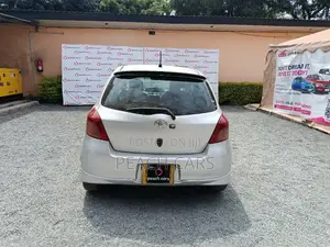 Toyota Vitz 2005 Silver