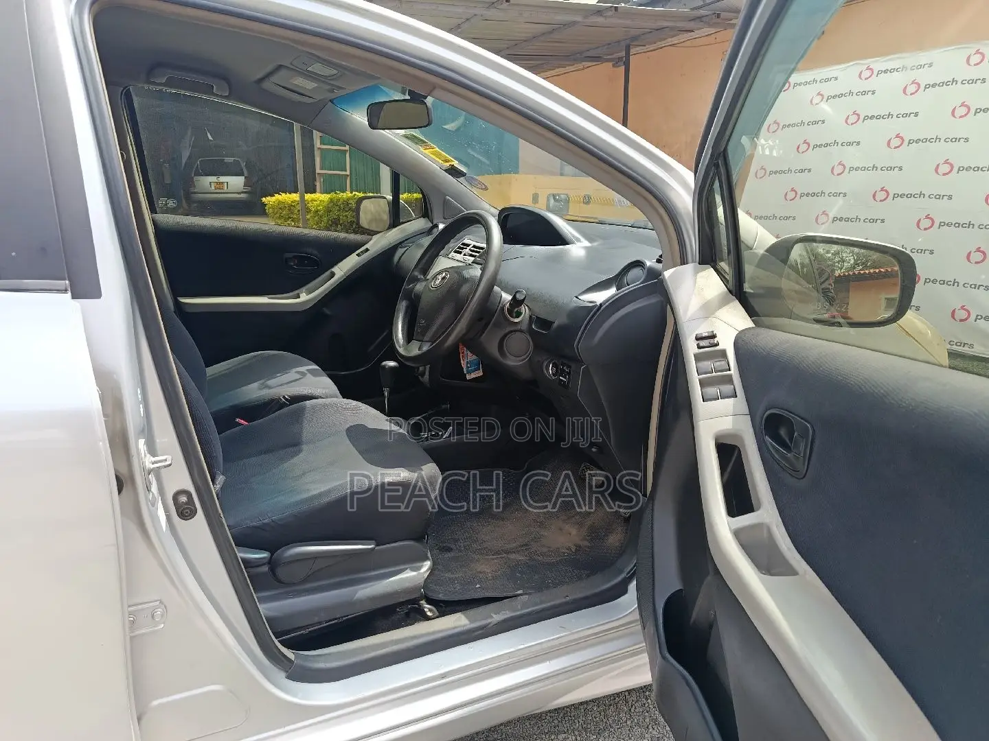 Toyota Vitz 2005 Silver