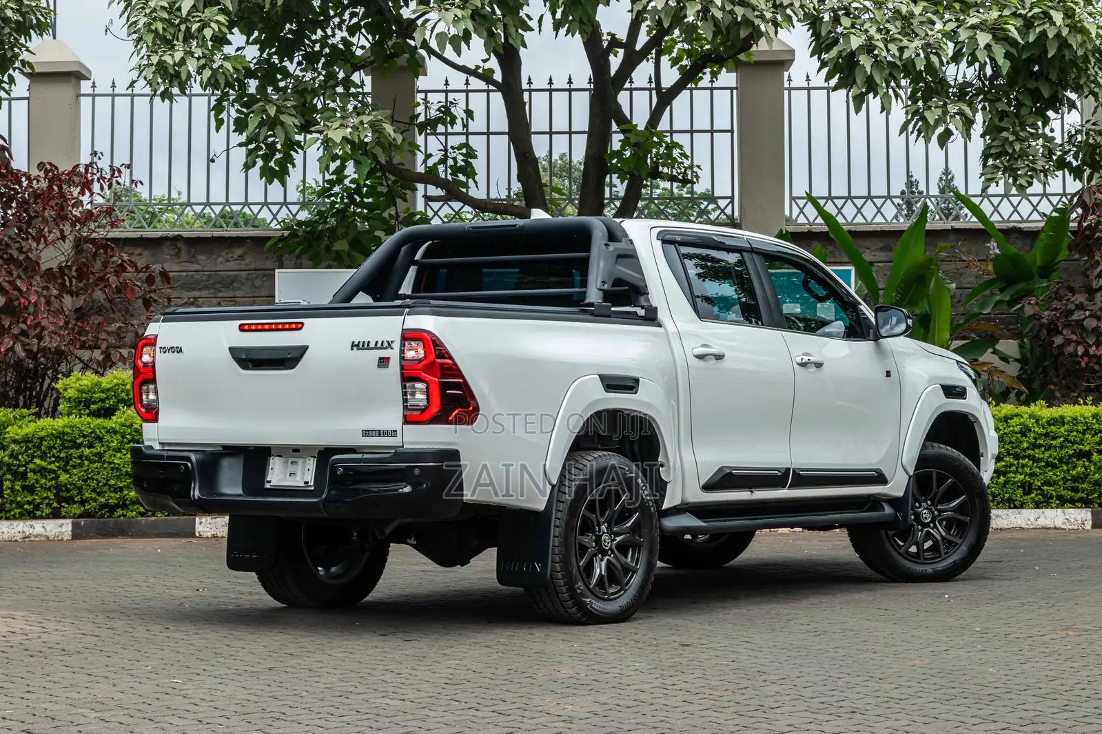 Toyota Hilux 2022 White