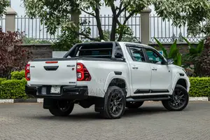 Toyota Hilux 2022 White