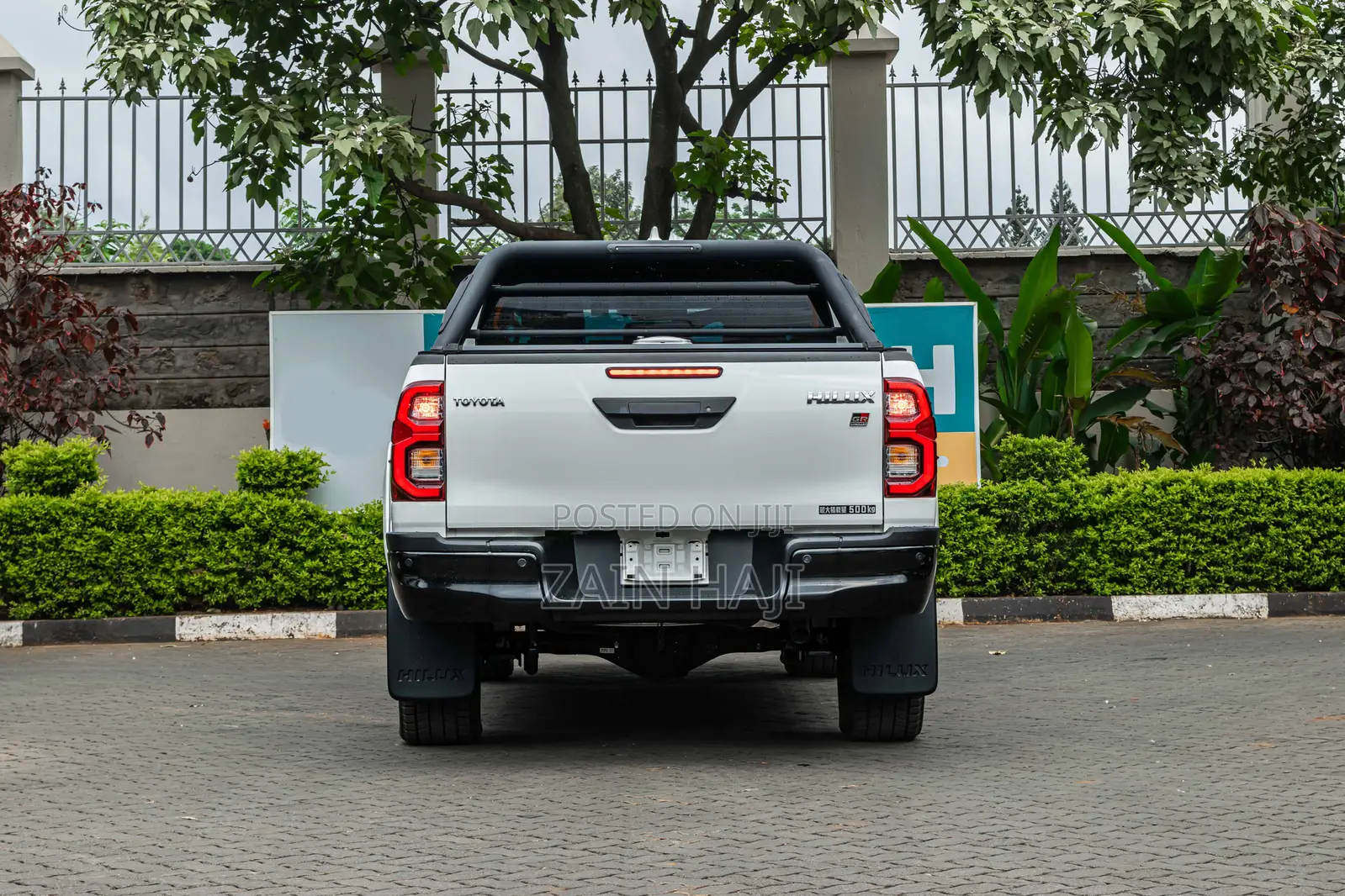 Toyota Hilux 2022 White