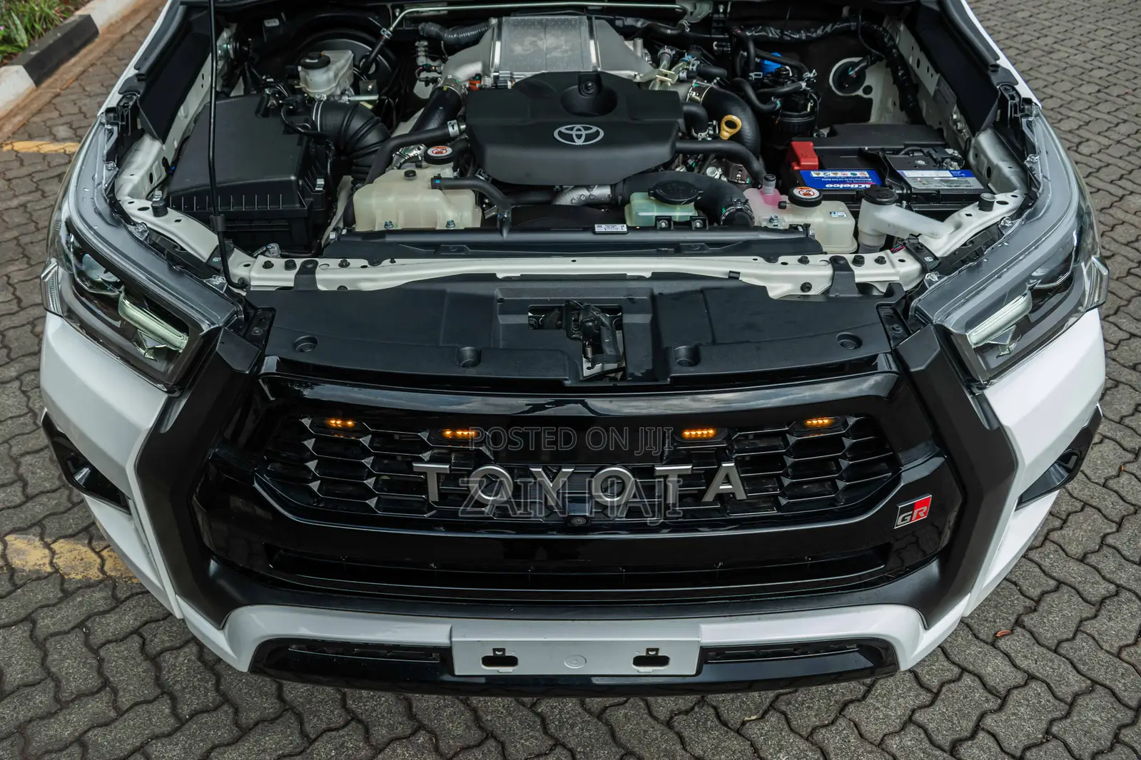 Toyota Hilux 2022 White