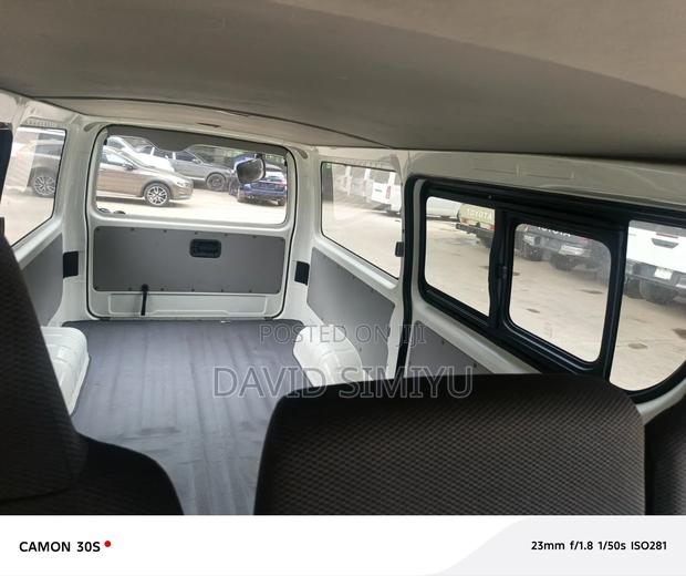 Toyota HiAce 2018 White - thumbnail 9