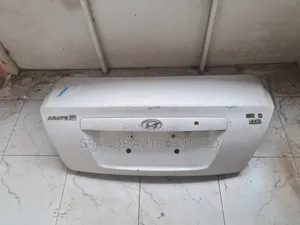 Hyundai Avante Boot/Tailgate