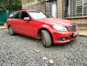 Mercedes-Benz C180 2012 Red