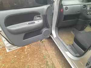 Toyota Sienta 2013 Silver