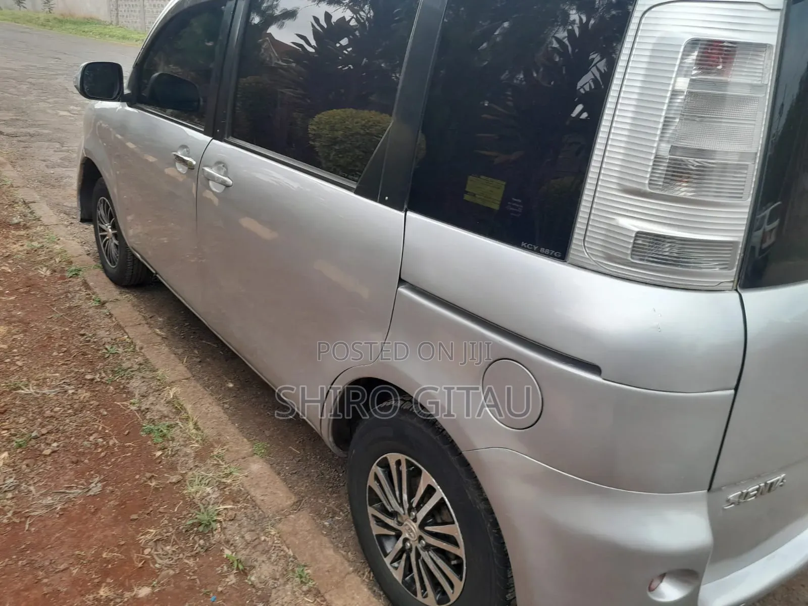 Toyota Sienta 2013 Silver