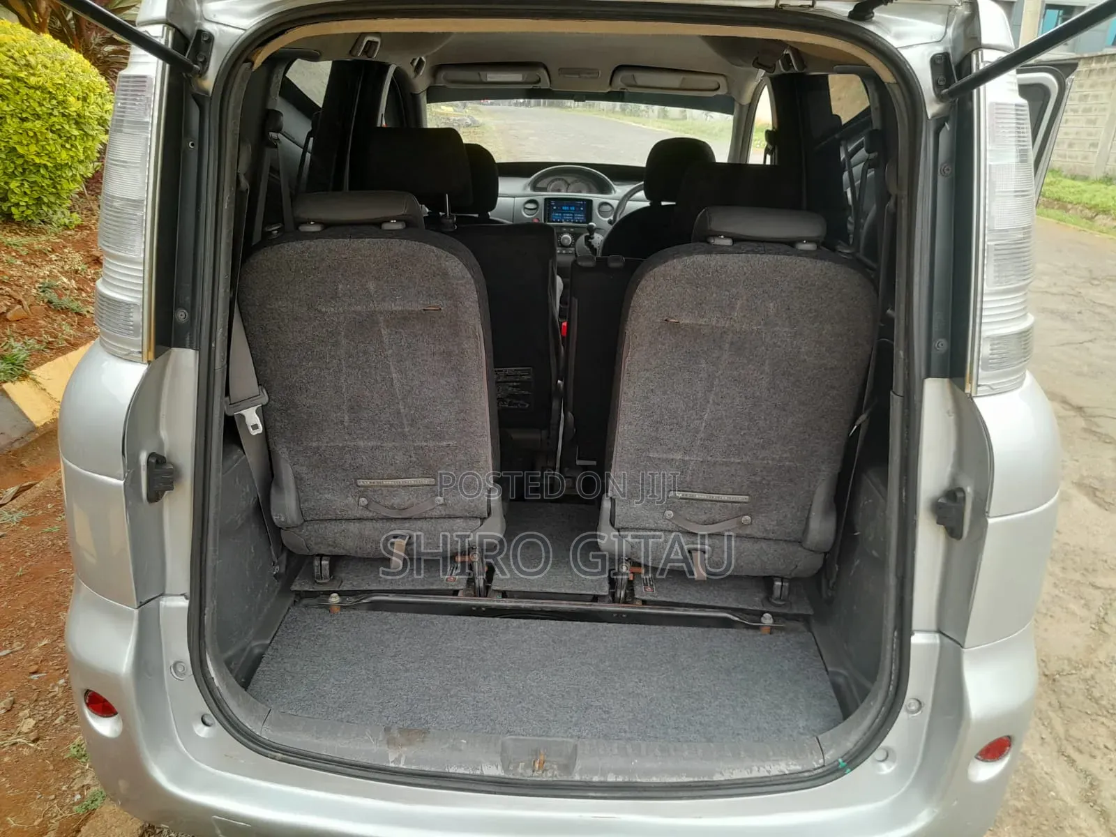 Toyota Sienta 2013 Silver