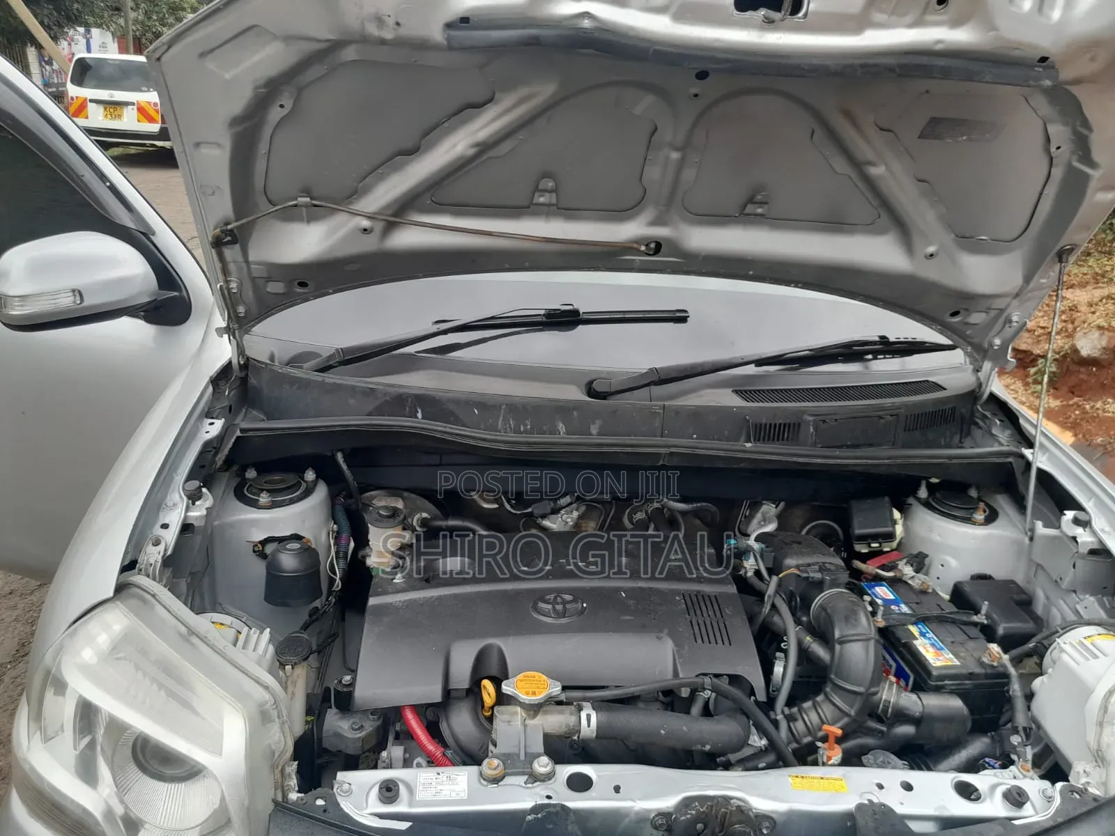 Toyota Sienta 2013 Silver