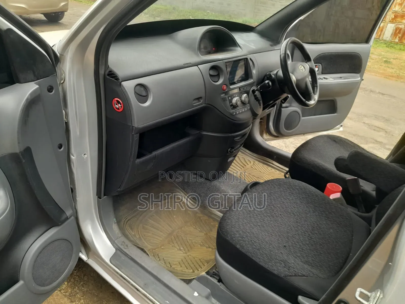 Toyota Sienta 2013 Silver