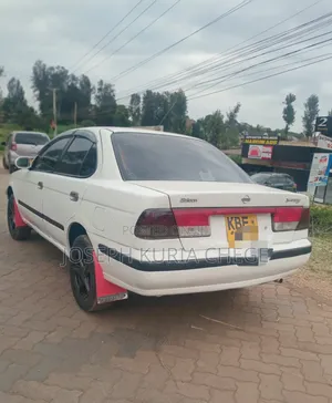 Nissan Sunny 2003 White