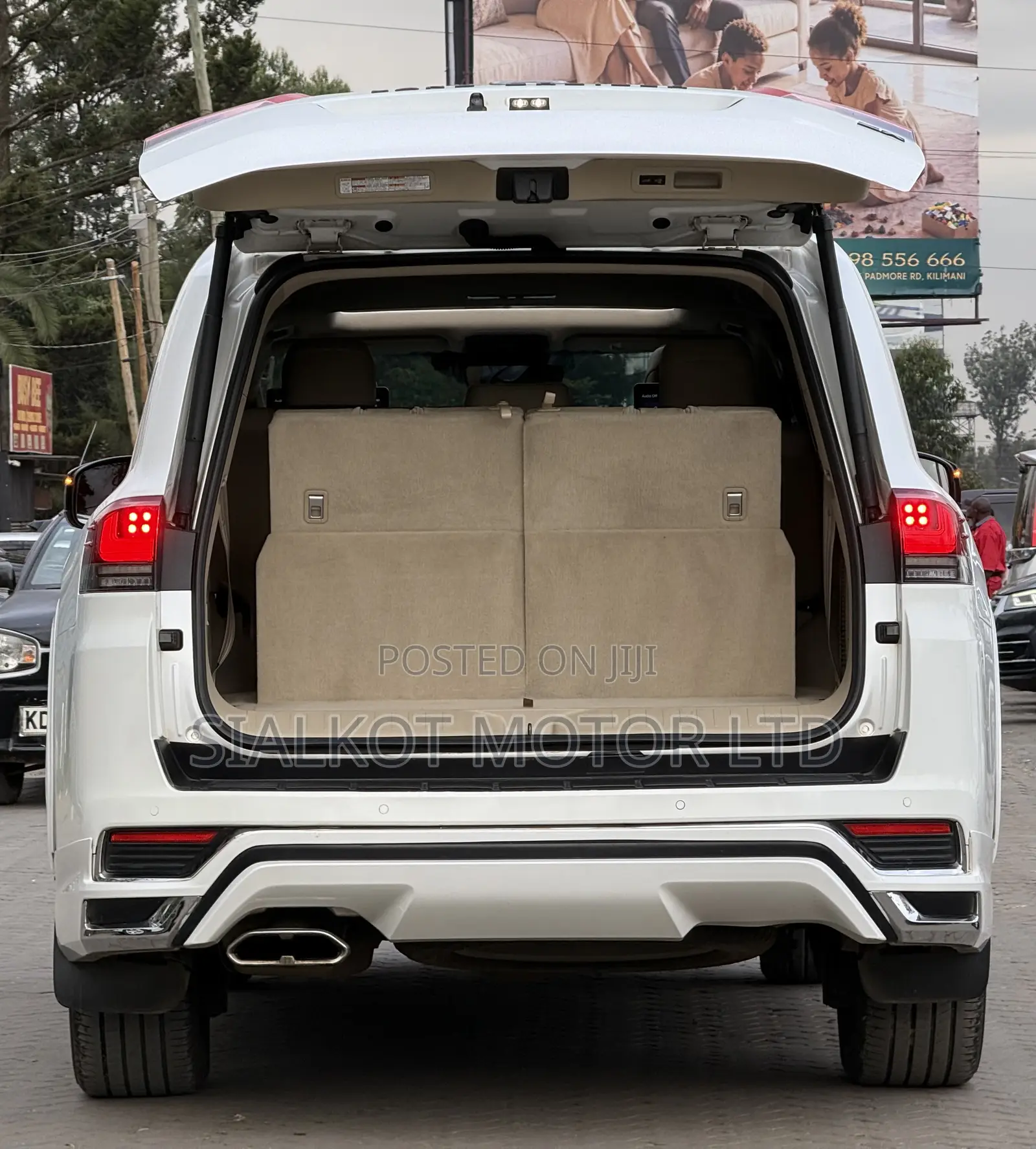Toyota Land Cruiser LC300 2022 White