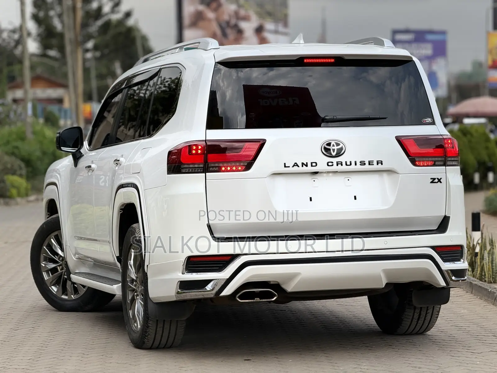 Toyota Land Cruiser LC300 2022 White