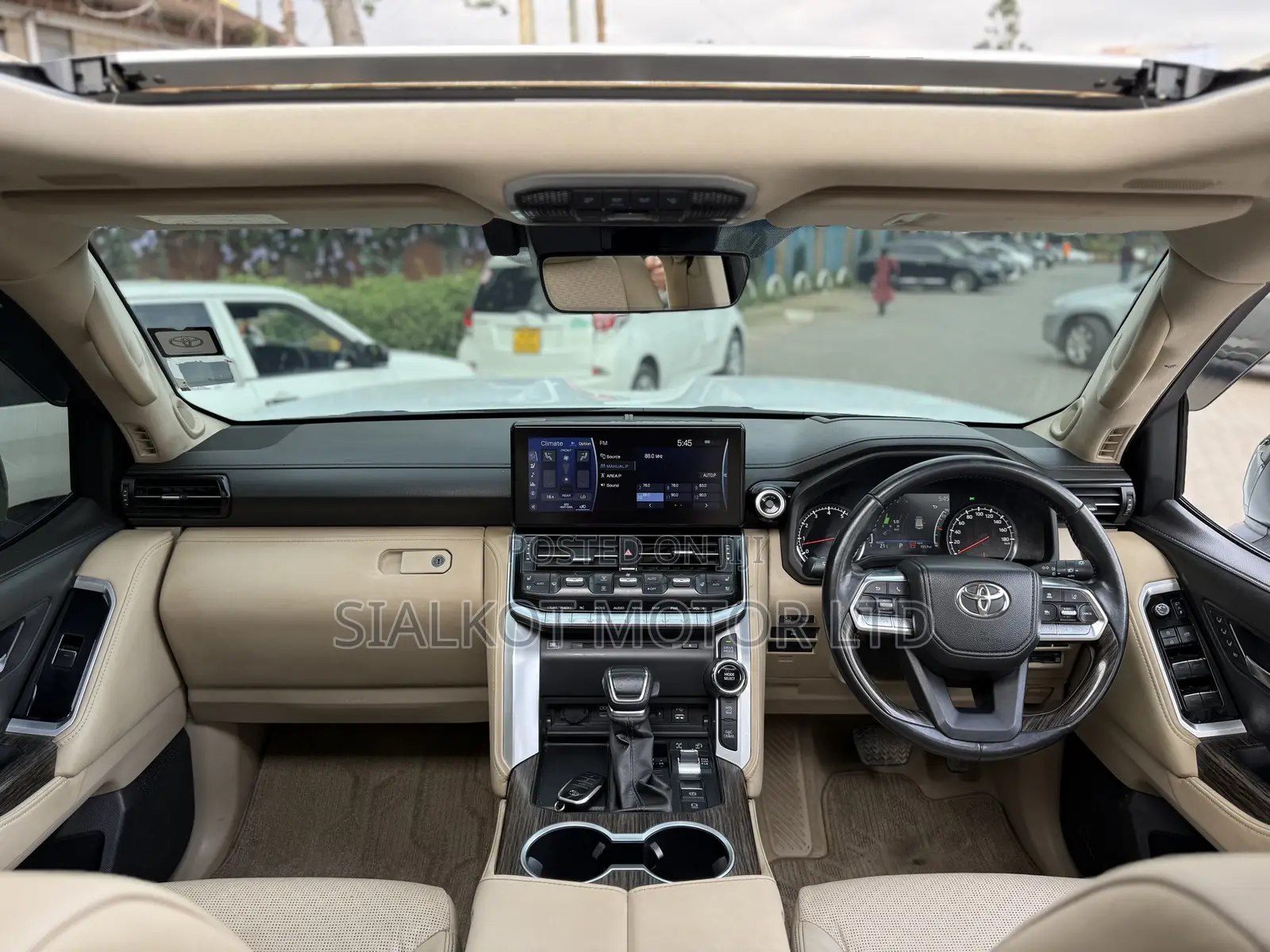 Toyota Land Cruiser LC300 2022 White
