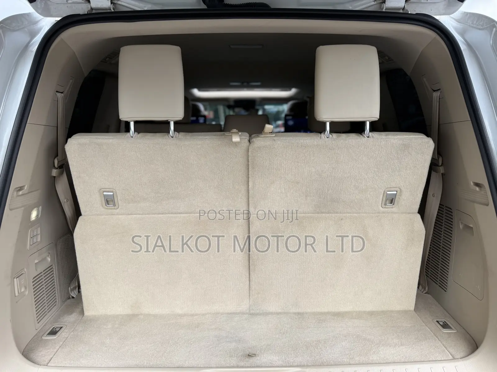 Toyota Land Cruiser LC300 2022 White
