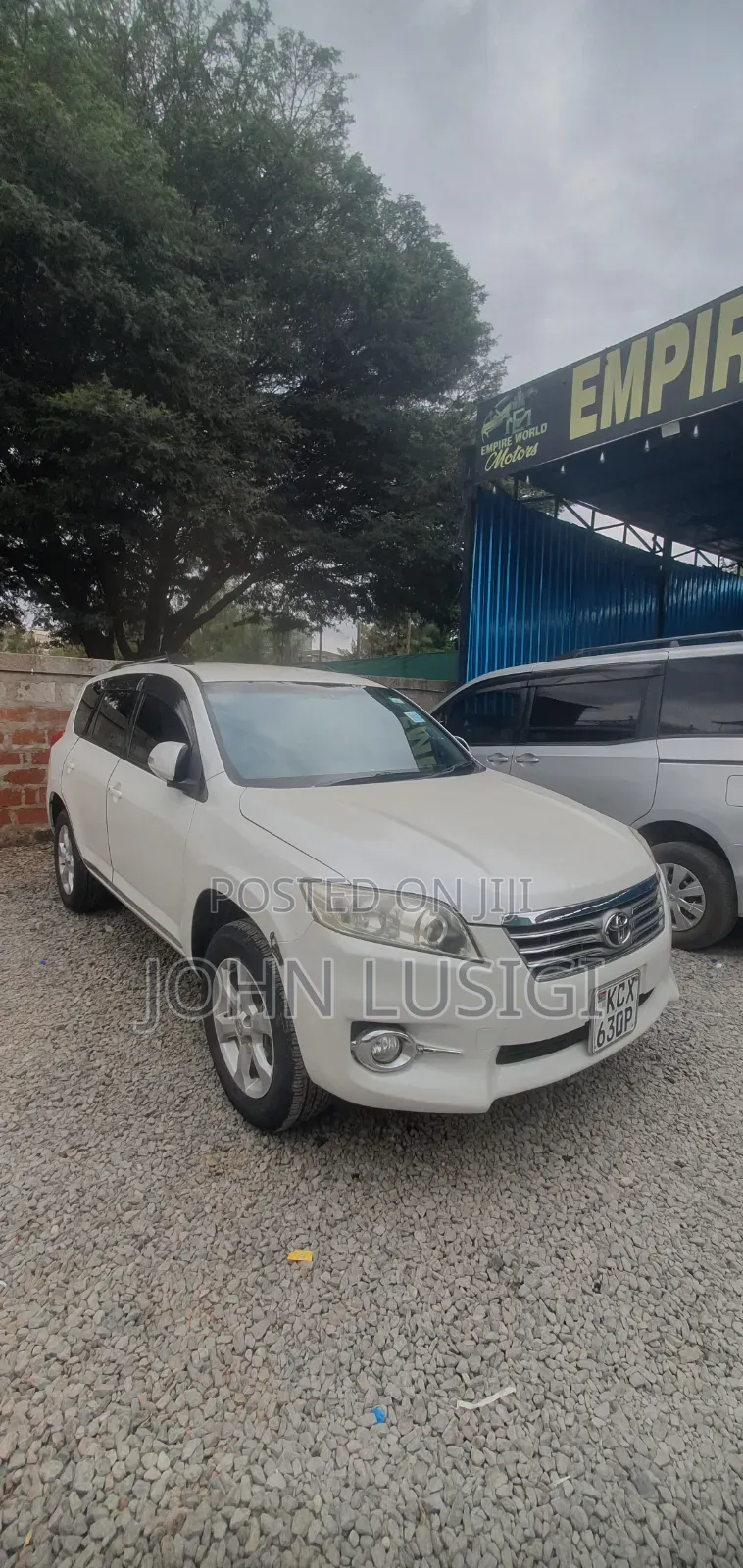 Toyota Vanguard 2013 White