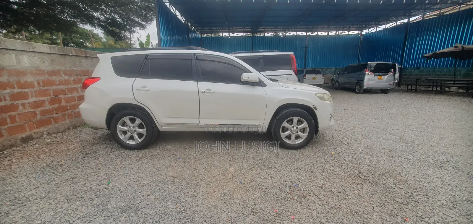 Toyota Vanguard 2013 White