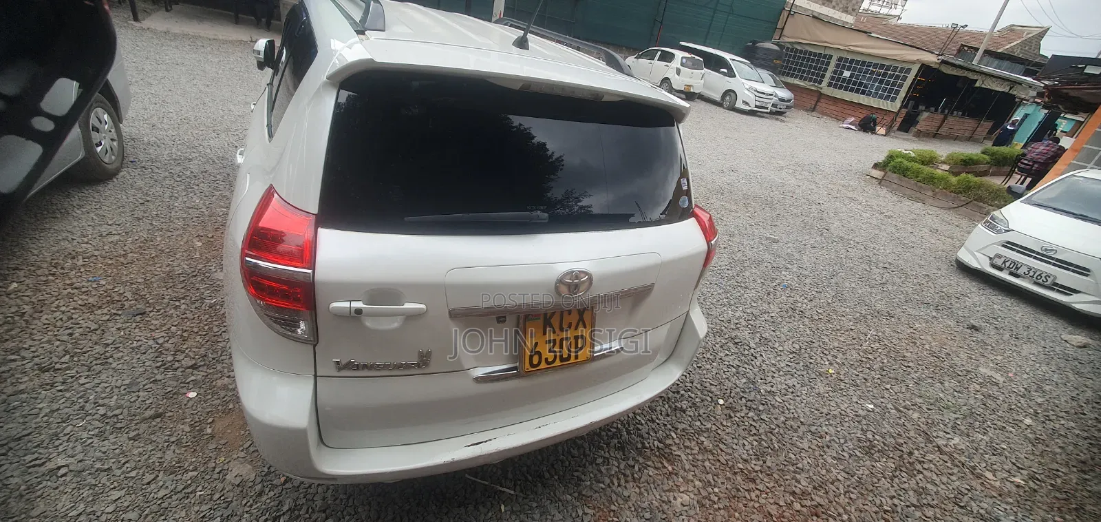 Toyota Vanguard 2013 White