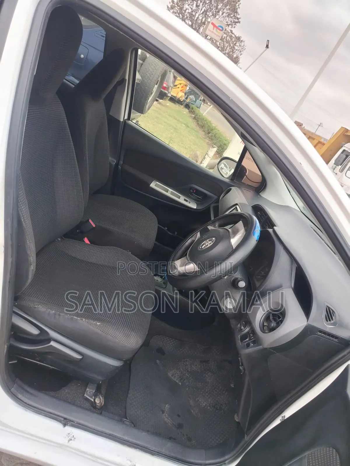 Toyota Vitz 2016 White