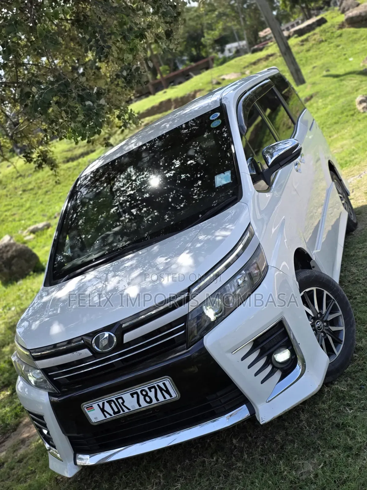 Toyota Voxy 2017 White