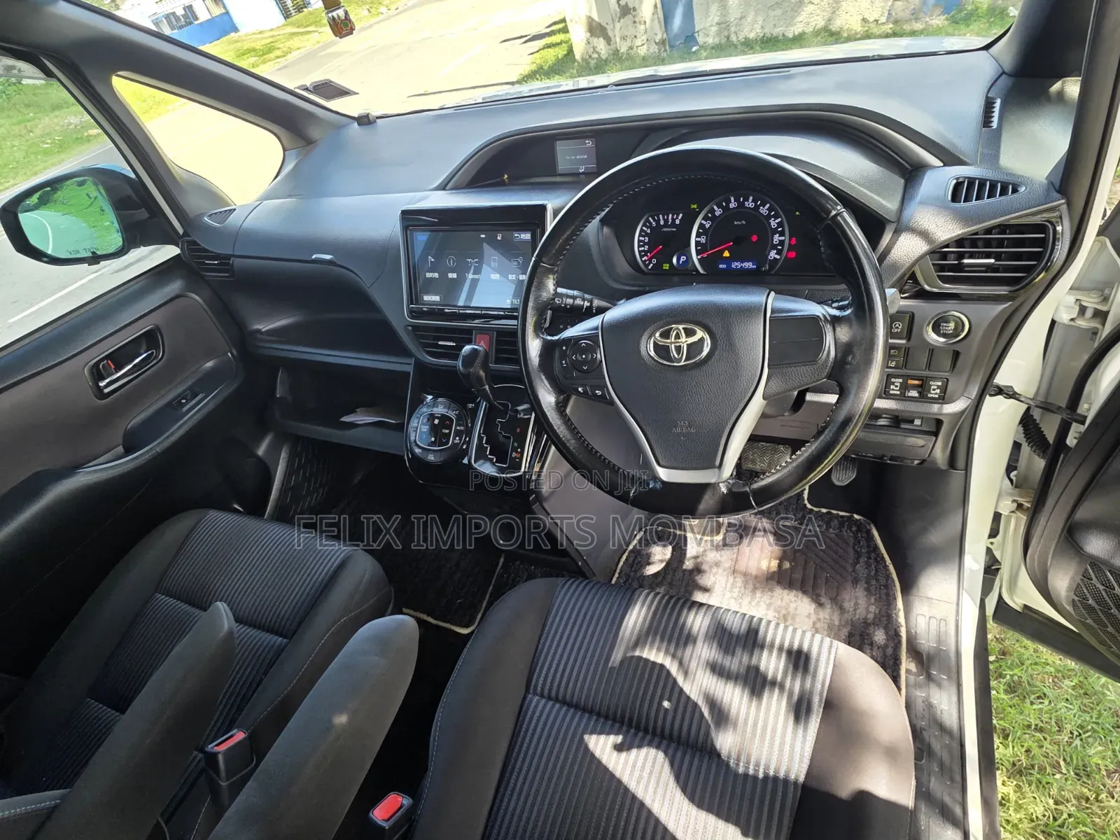 Toyota Voxy 2017 White