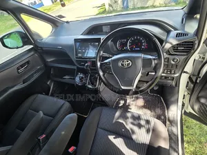 Toyota Voxy 2017 White
