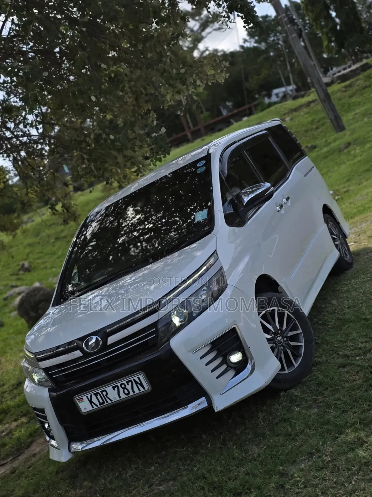 Toyota Voxy 2017 White