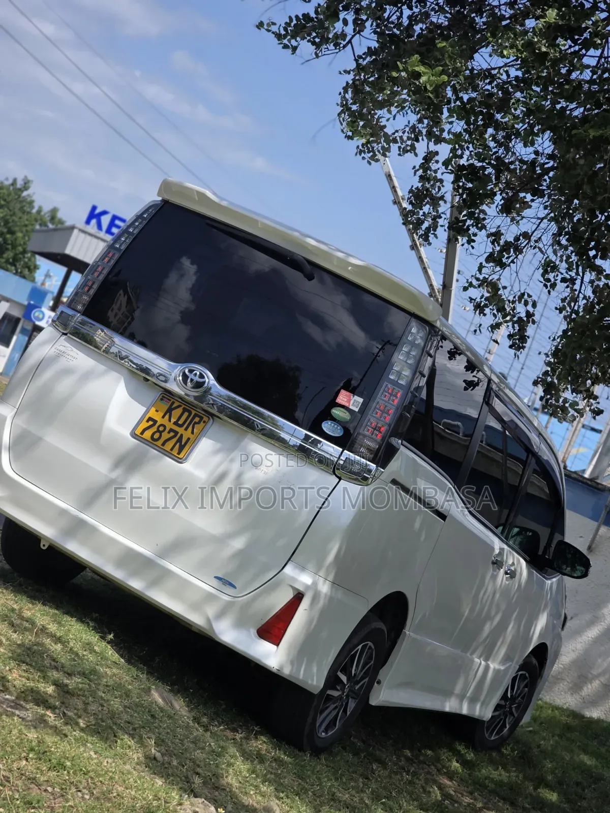 Toyota Voxy 2017 White