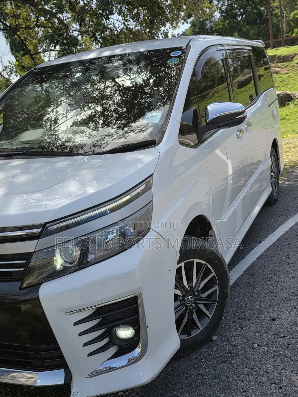 Toyota Voxy 2017 White