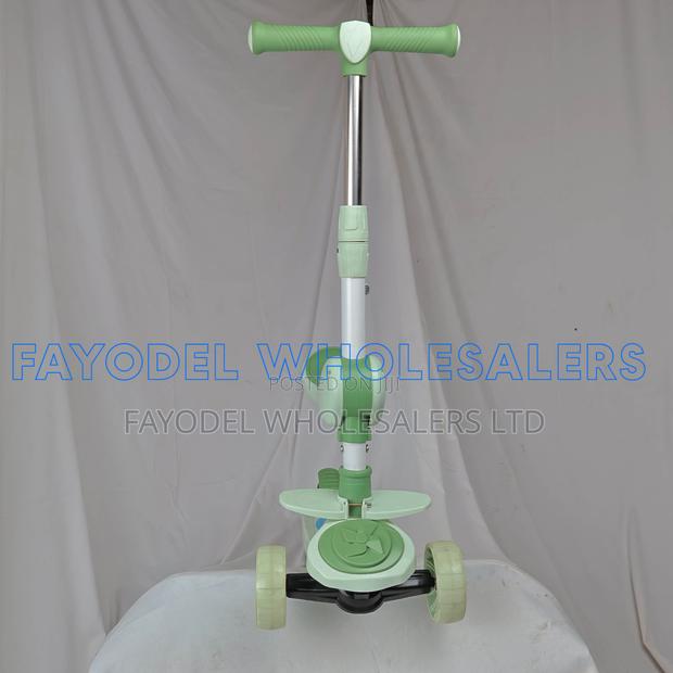 Adjustable Green Kids Scooter With Removable Seat