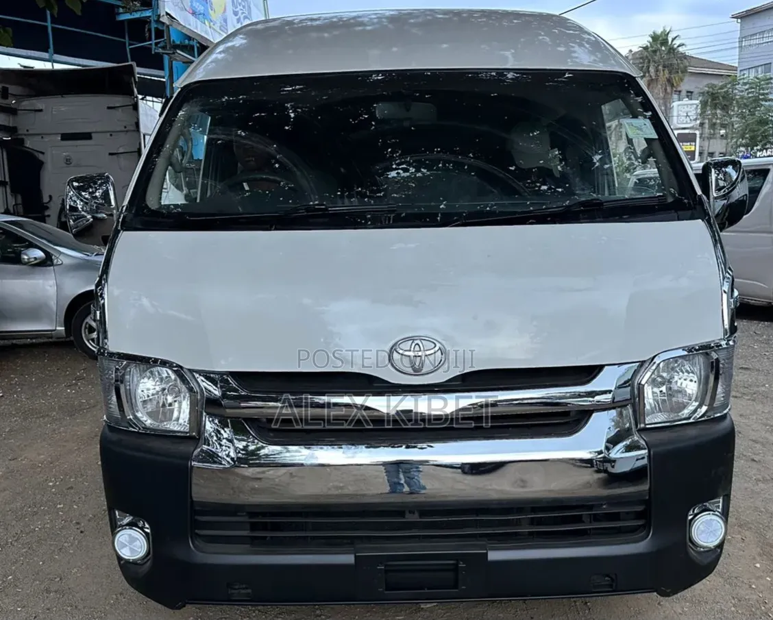 Toyota HiAce 2019 White