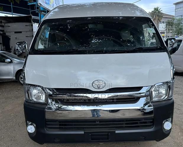 Toyota HiAce 2019 White