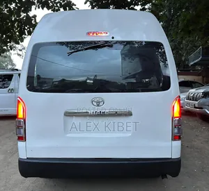 Toyota HiAce 2019 White
