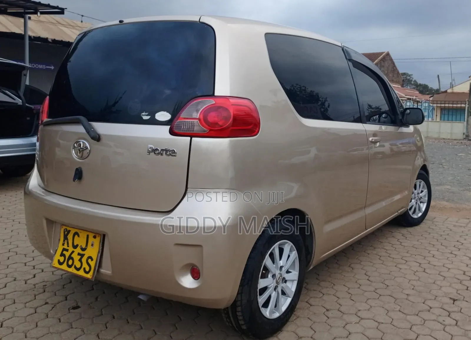 Toyota Porte 2009 White