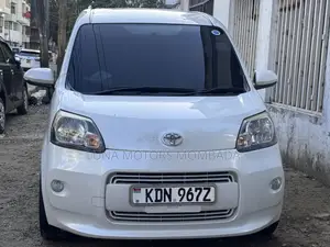 Toyota Porte 2016 White
