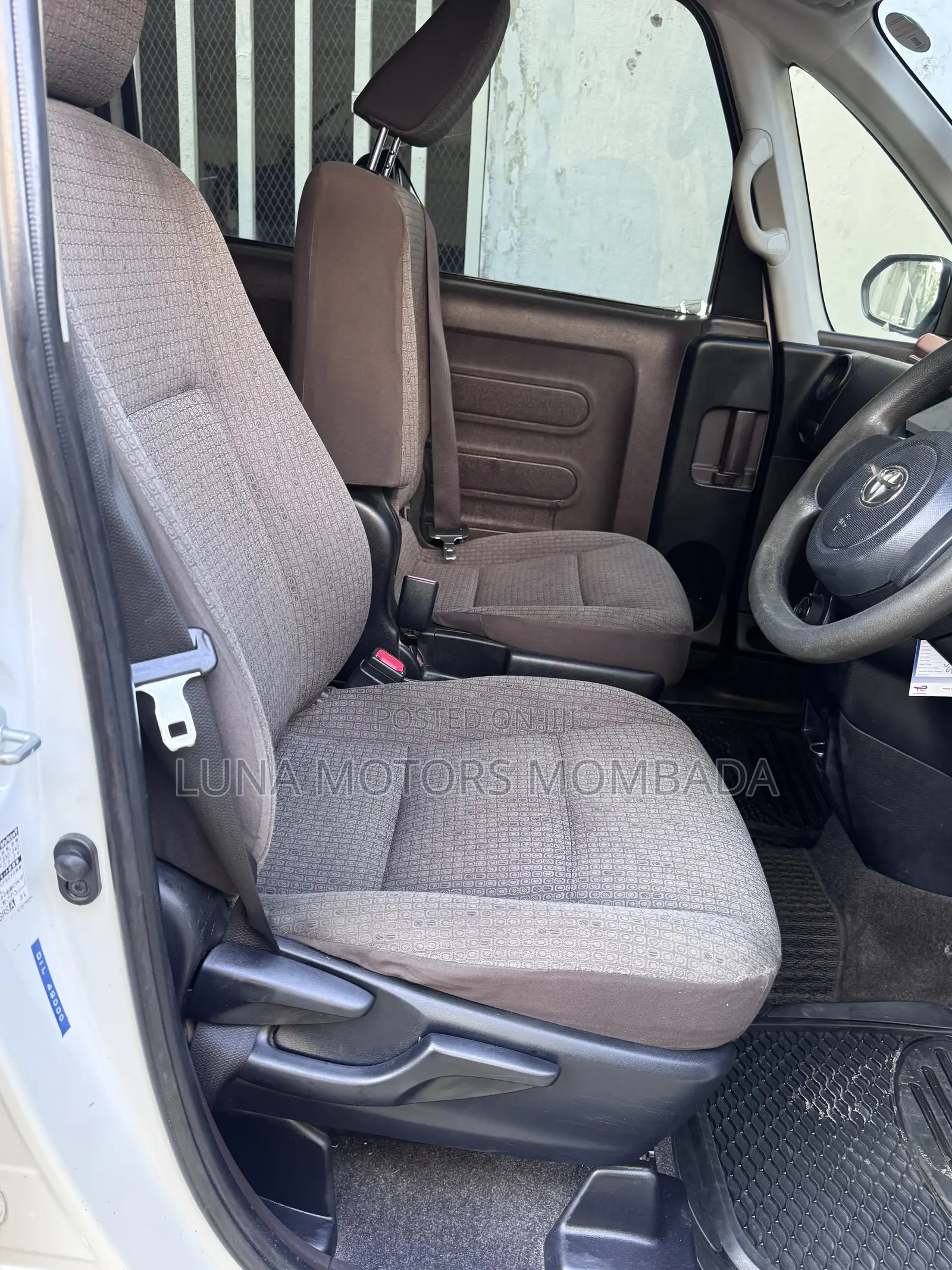 Toyota Porte 2016 White