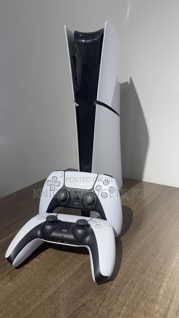 Ps5 Slim Digital + 2 Controllers