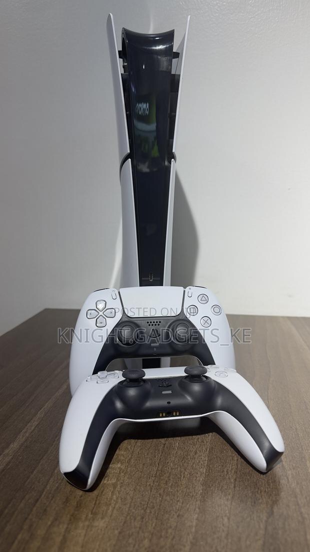 Ps5 Slim Digital + 2 Controllers - thumbnail 2