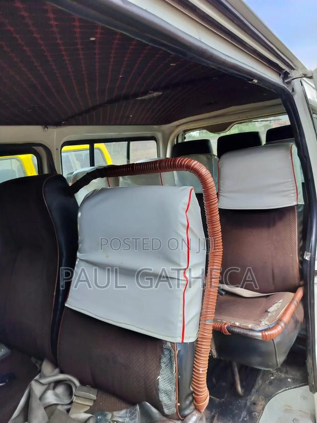 Toyota HiAce 2011 White - thumbnail 3