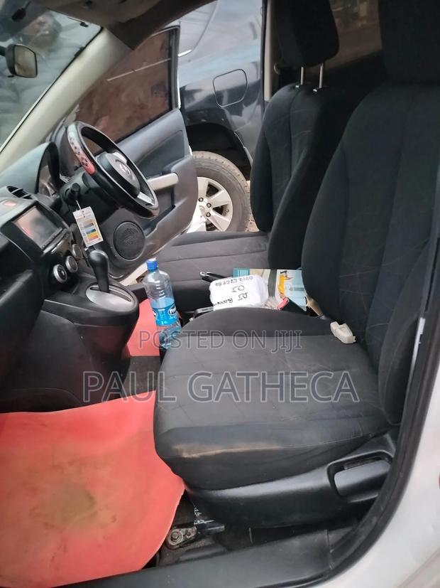 Toyota HiAce 2011 White - thumbnail 5