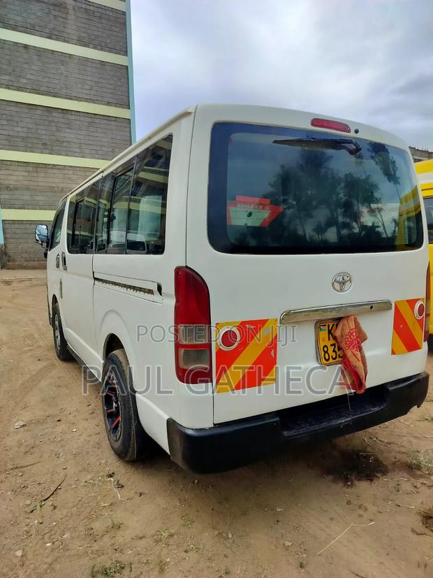 Toyota HiAce 2011 White - thumbnail 12