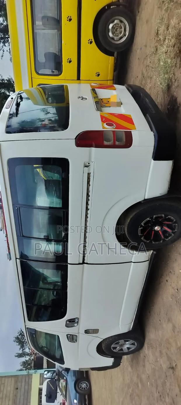 Toyota HiAce 2011 White - thumbnail 16