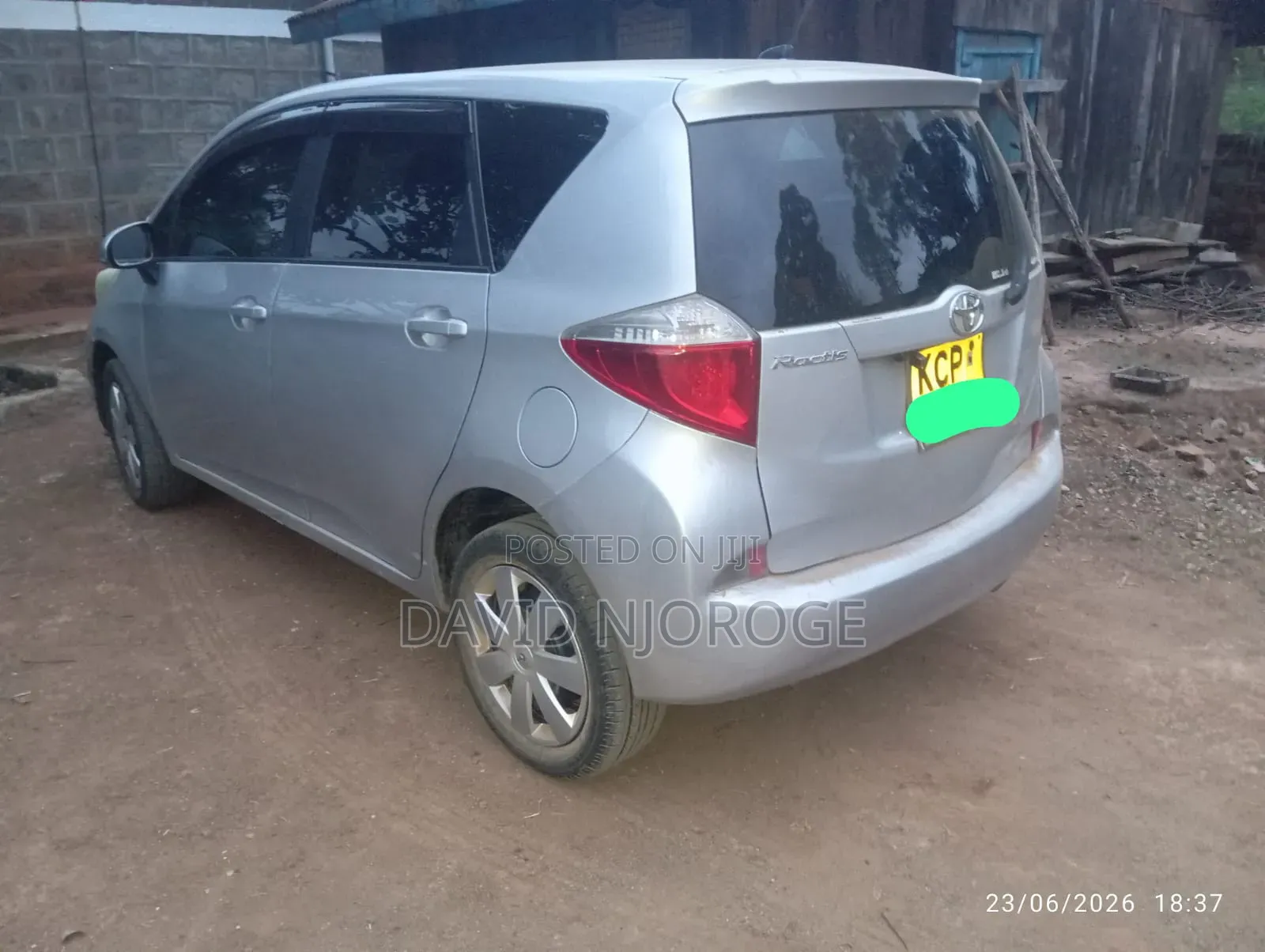 Toyota Ractis 2011 Silver