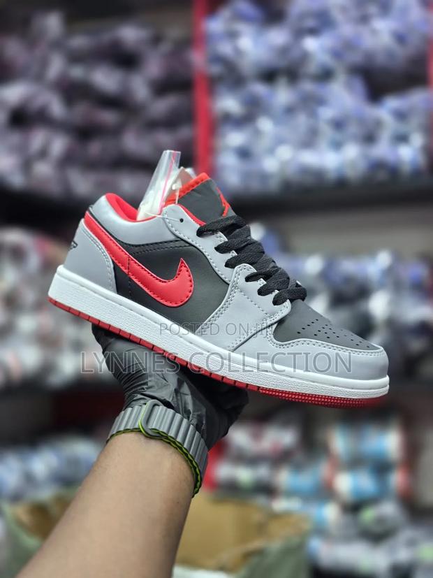 Jordan 1 Customized a Sneaker - thumbnail 3