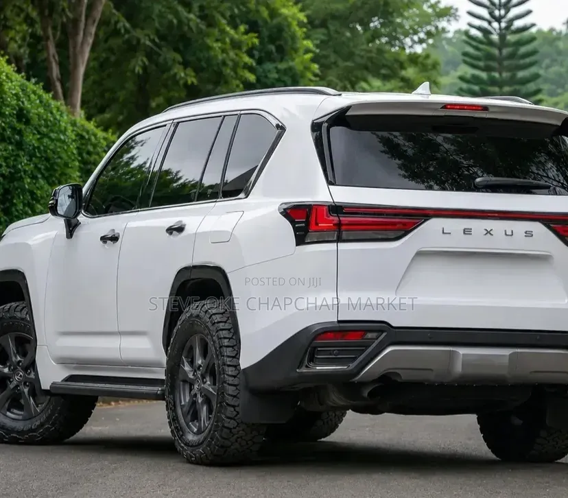 Lexus LX 600 2022 White