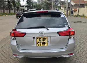 Toyota Corolla Fielder 2016 Silver