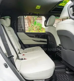 Lexus LX 2022 White